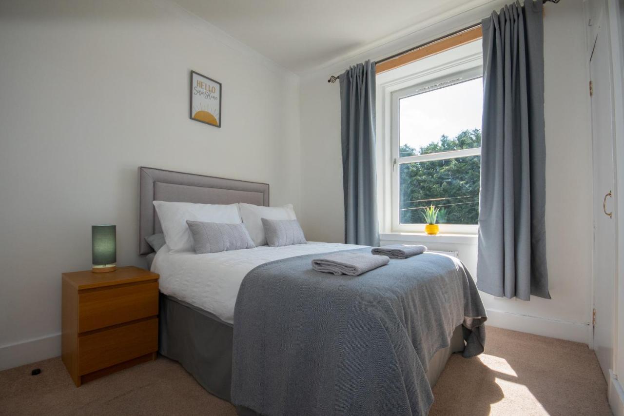 Dwellcome Home Ltd 1 Bed Apt, Half Mile To Union Street Yet Quiet, Free Parking, Fast Wifi, Ideal For Long Term Contractor, Etc Stays, Fully Equipped Kitchen, Regular Housekeeping Option - See Our Site For Assurance Абърдийн Екстериор снимка