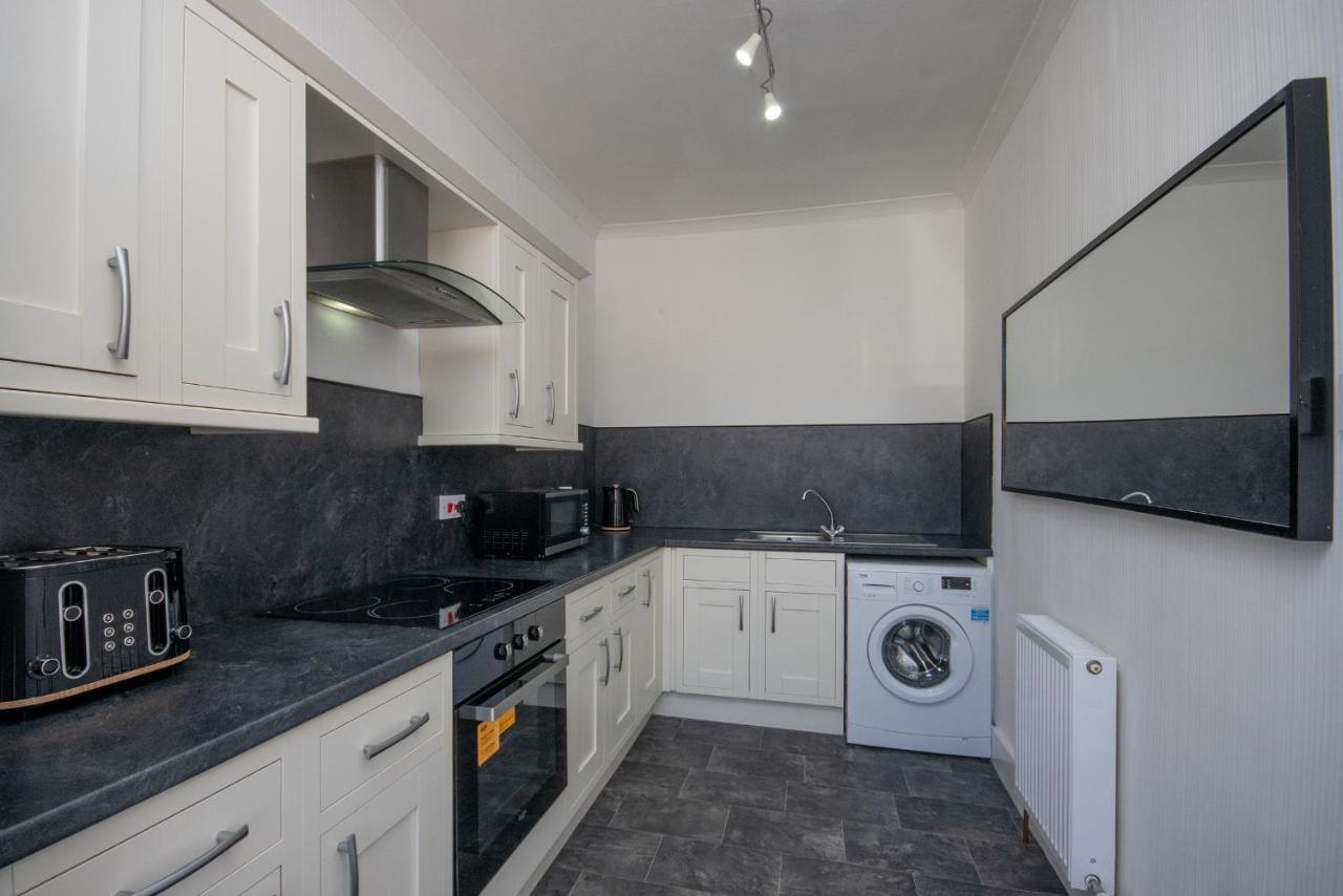 Dwellcome Home Ltd 1 Bed Apt, Half Mile To Union Street Yet Quiet, Free Parking, Fast Wifi, Ideal For Long Term Contractor, Etc Stays, Fully Equipped Kitchen, Regular Housekeeping Option - See Our Site For Assurance Абърдийн Екстериор снимка