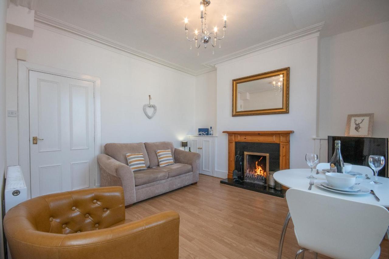 Dwellcome Home Ltd 1 Bed Apt, Half Mile To Union Street Yet Quiet, Free Parking, Fast Wifi, Ideal For Long Term Contractor, Etc Stays, Fully Equipped Kitchen, Regular Housekeeping Option - See Our Site For Assurance Абърдийн Екстериор снимка