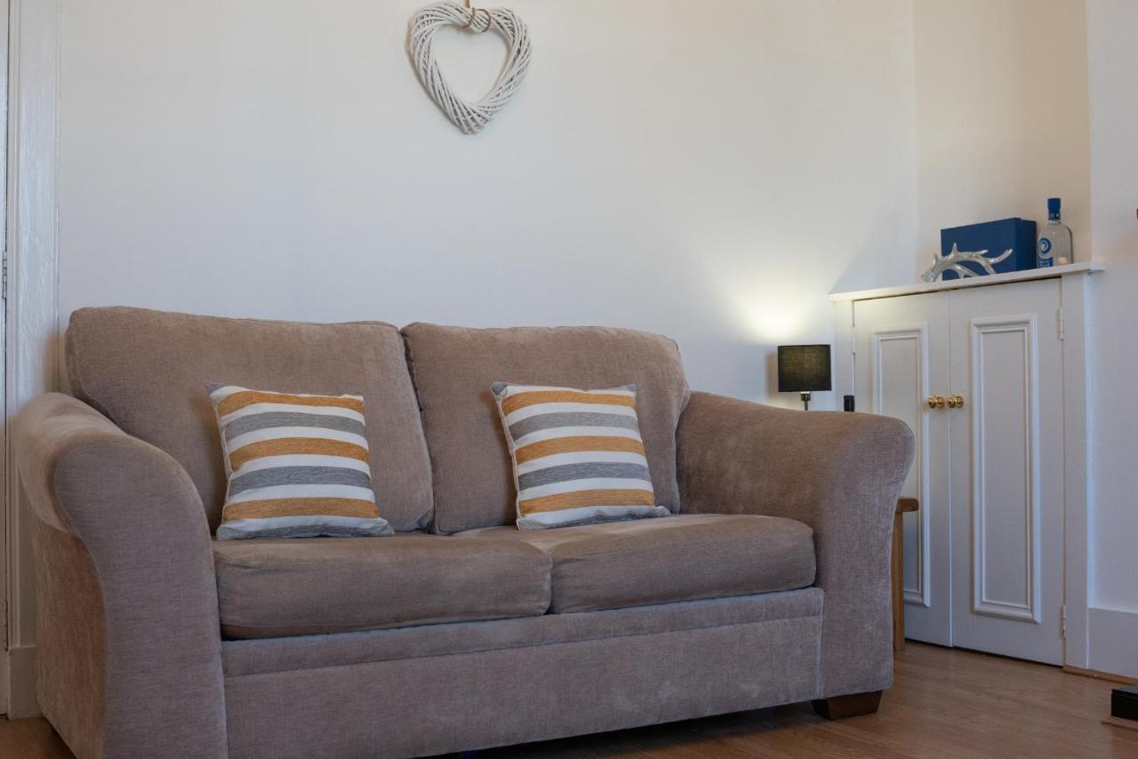 Dwellcome Home Ltd 1 Bed Apt, Half Mile To Union Street Yet Quiet, Free Parking, Fast Wifi, Ideal For Long Term Contractor, Etc Stays, Fully Equipped Kitchen, Regular Housekeeping Option - See Our Site For Assurance Абърдийн Екстериор снимка